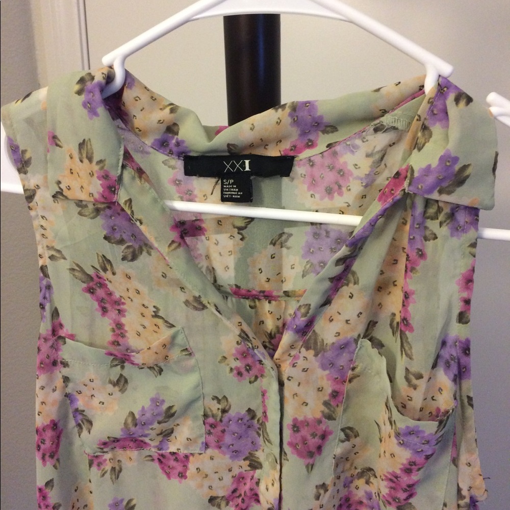 Button-Up Tank - Picture 2 of 4
